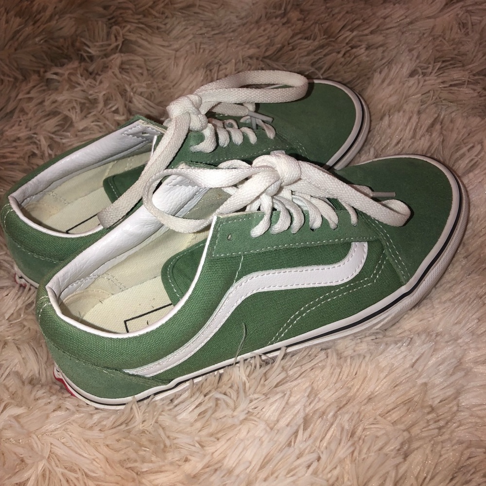 Women’s Vans 5.5